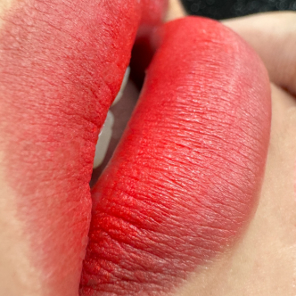 Màu Môi Hot Trend 2025 – Phun Môi Thời Thượng | HBrows