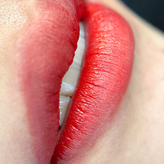 Màu Môi Hot Trend 2025 – Phun Môi Thời Thượng | HBrows