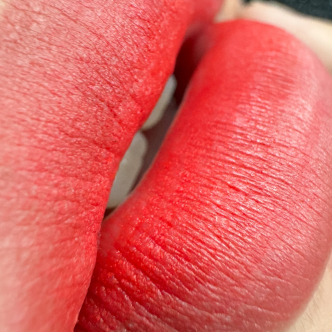 Màu Môi Hot Trend 2025 – Phun Môi Thời Thượng | HBrows